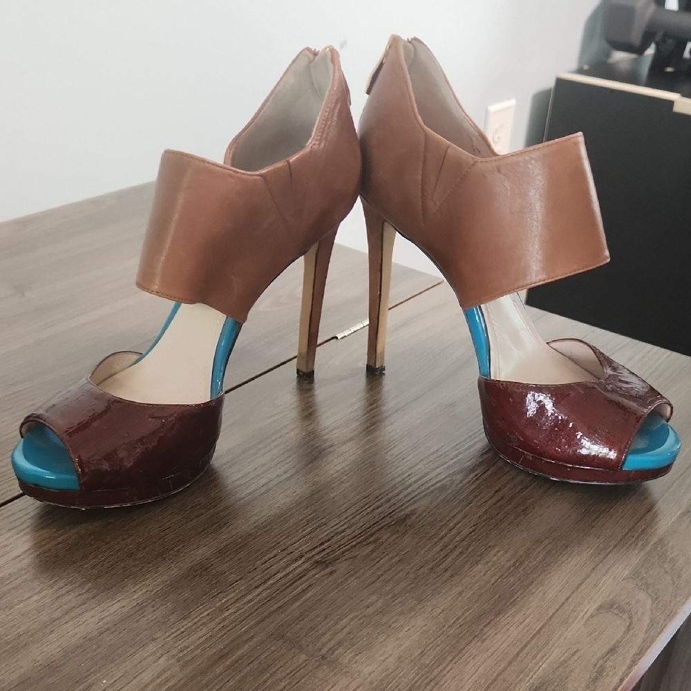 Vince Camuto Tan and Brown Heels with Blue Accents - Picture 4 of 6